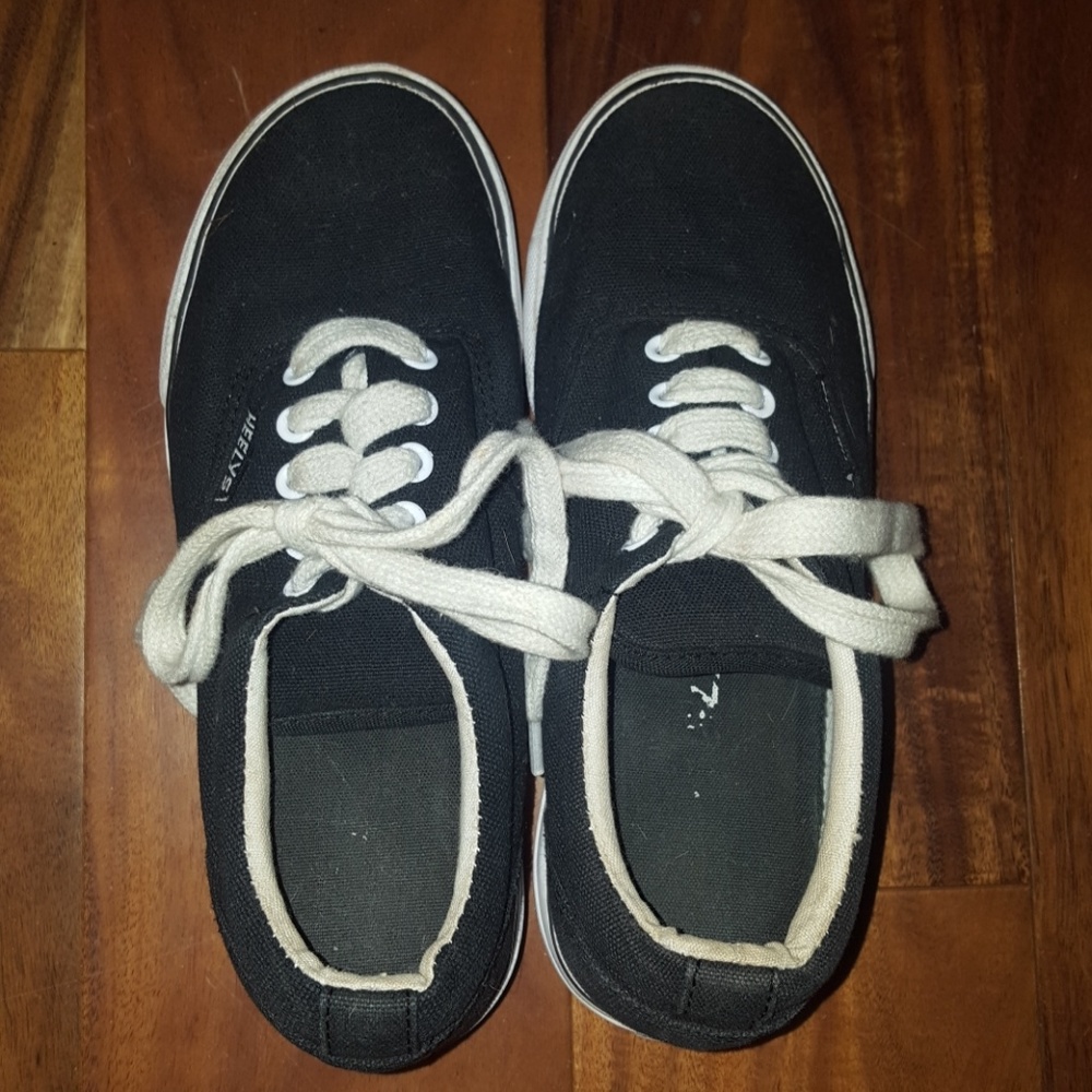 Kids black Heelys